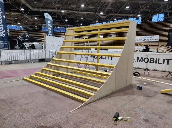 Rampe pour le salon du deux roue