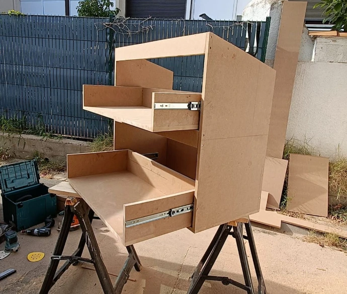 Rangement de salle de bain sous vasque en construction